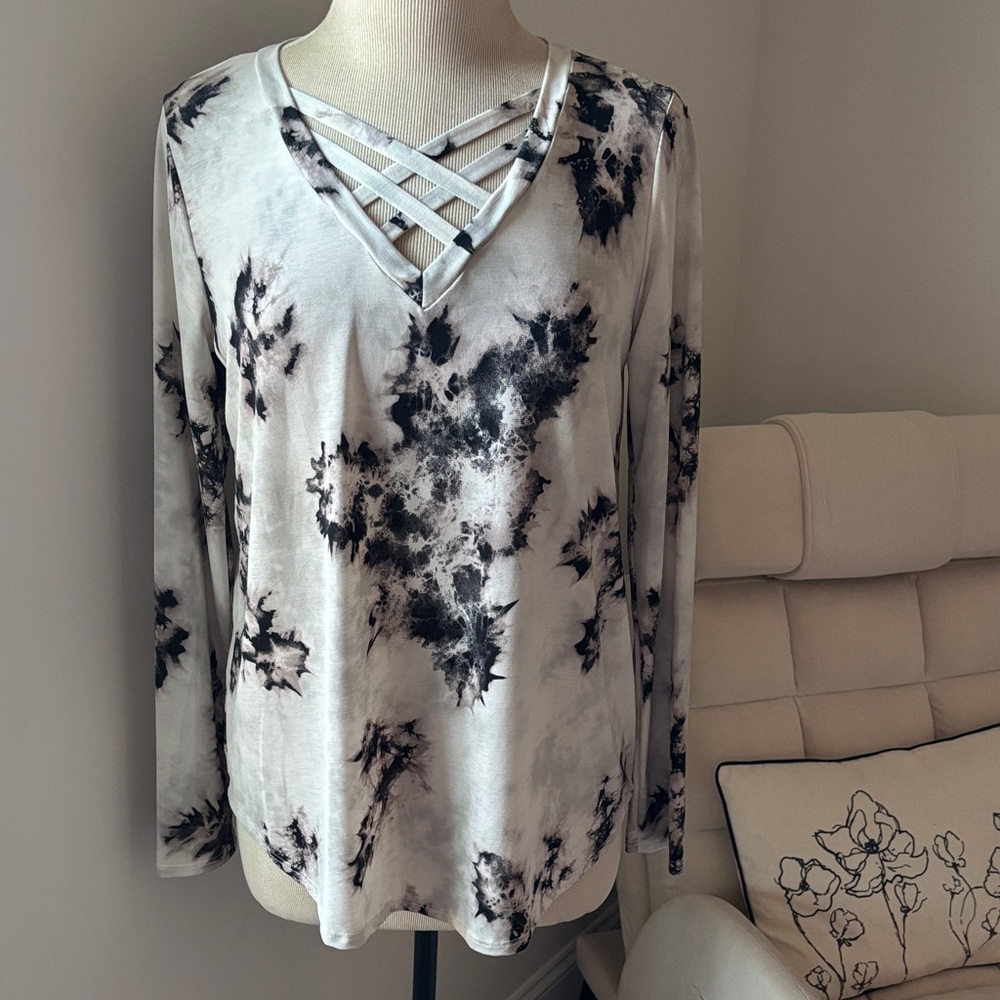 Sew In Love Monochrome Tie-Dye Crisscross Long Sleeve Top
